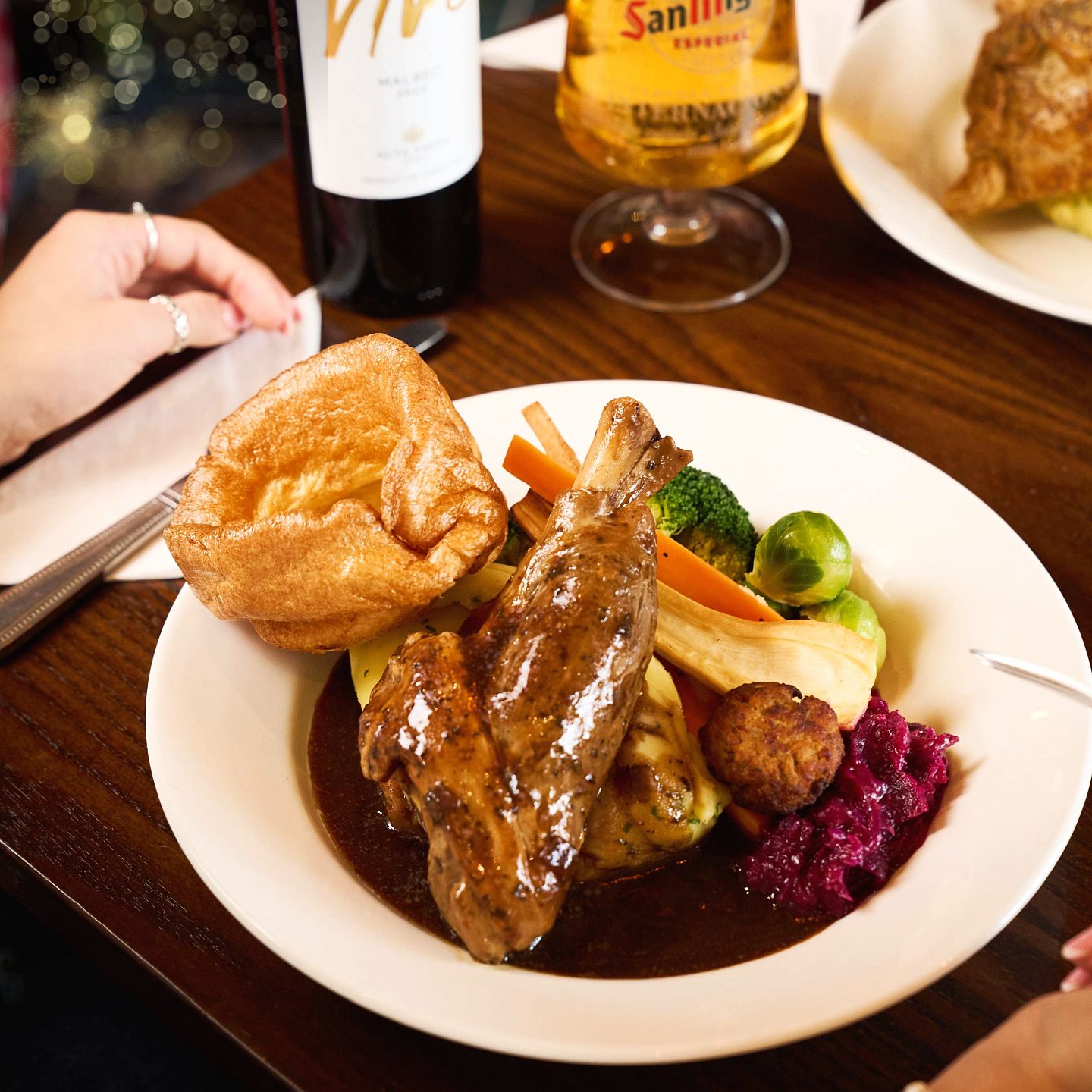 Christmas Day 2025 Lunch, Dinner & Dining at The Apple Tree Inn in Bilston